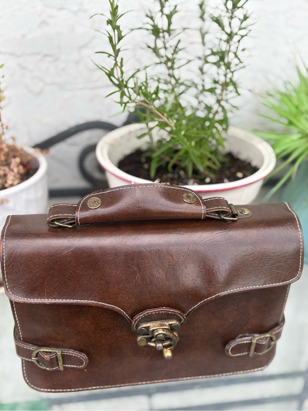 Leather Hand Bag brown in great shape cute style.